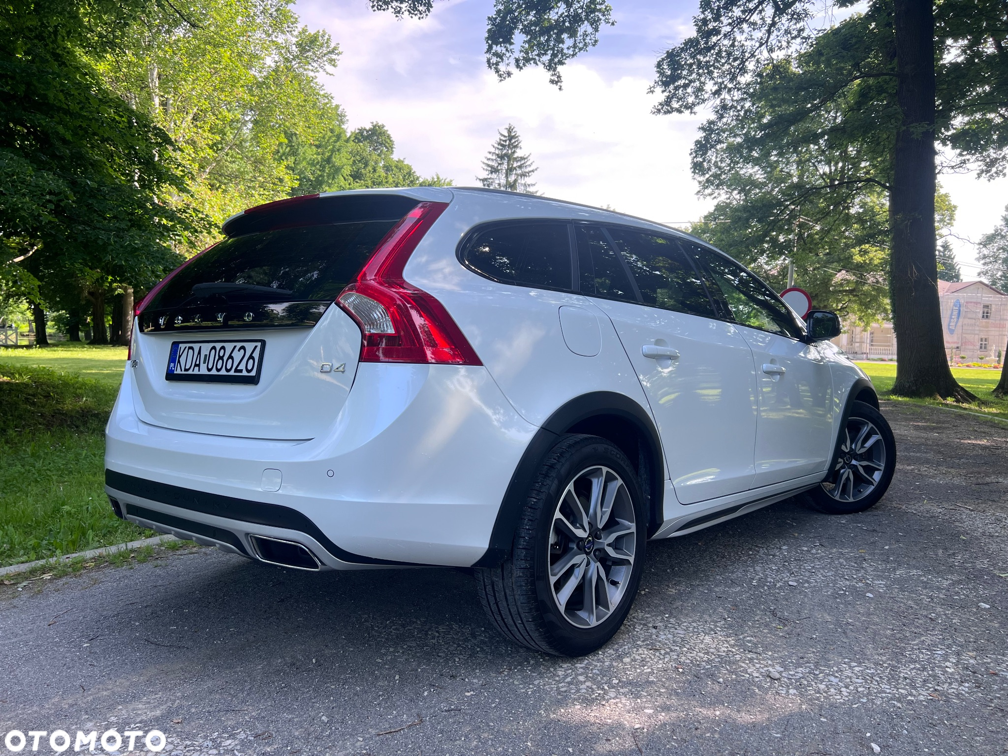 Volvo V60 Cross Country D4 Drive-E Momentum - 8