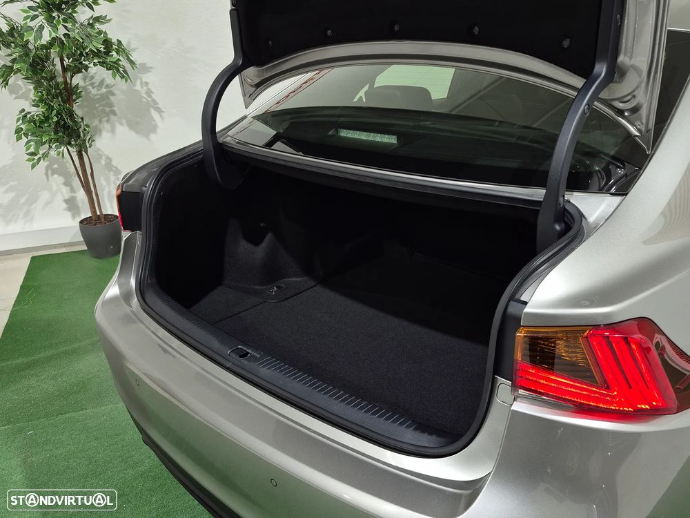 Lexus IS 200 t SPORT - 48