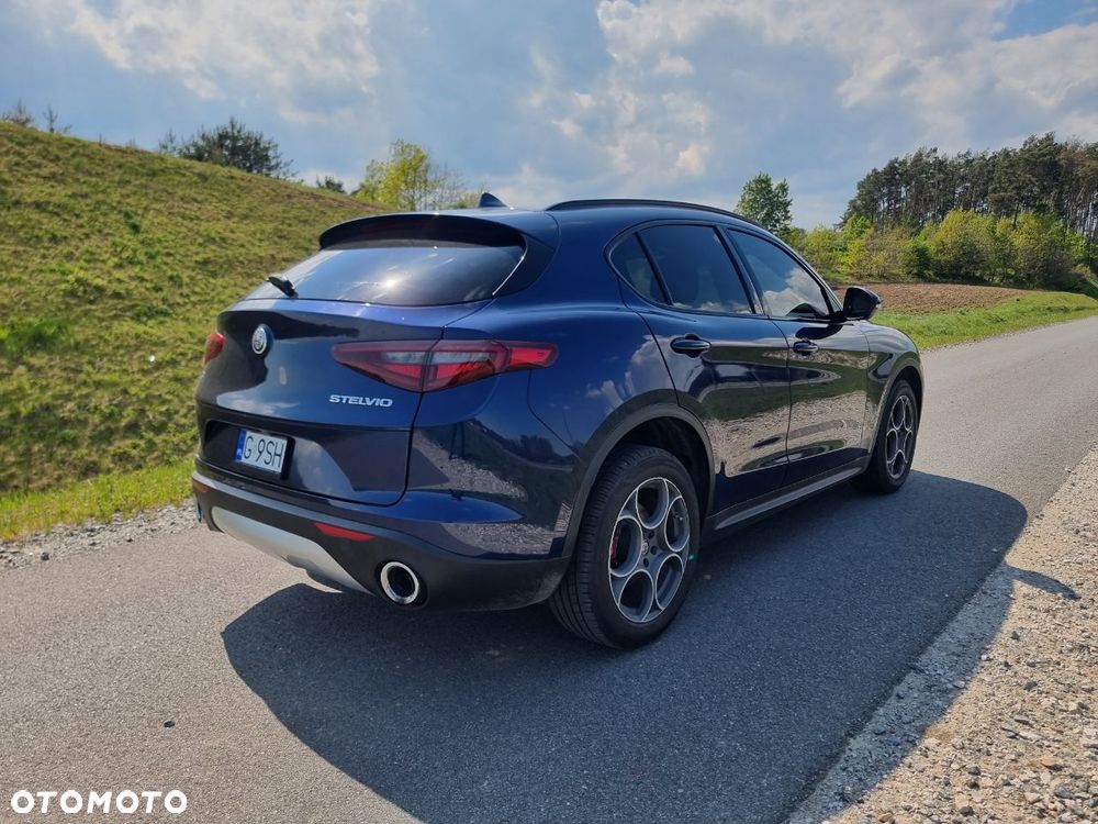 Alfa Romeo Stelvio 2.0 Turbo 16V AT8-Q4 Veloce Ti - 4