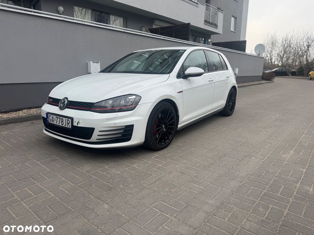 Volkswagen Golf GTI (BlueMotion Technology) DSG - 2