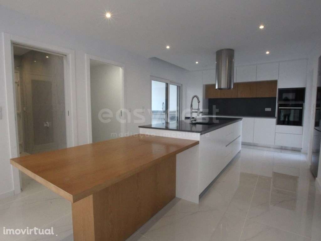Moradia T4 Contemporânea com Piscina Aquecida na Lourinhã Elegância... - Grande imagem: 2/23