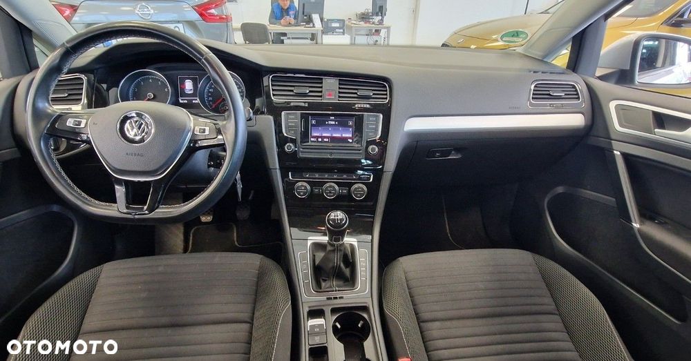 Volkswagen Golf - 18