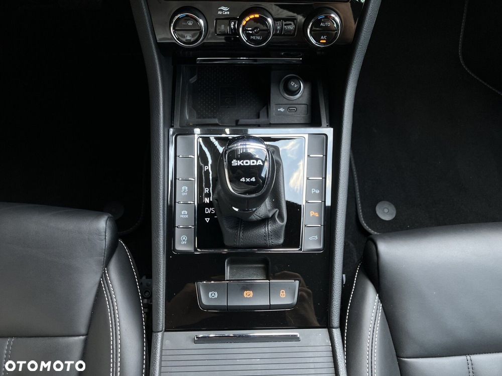Skoda Superb 2.0 TDI SCR 4x4 L&K DSG - 23
