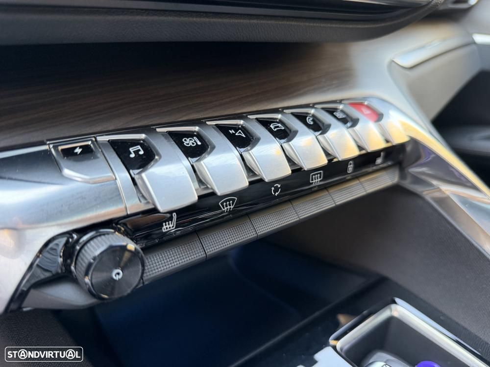 Peugeot 3008 1.6 Hybrid GT Pack e-EAT8 - 24