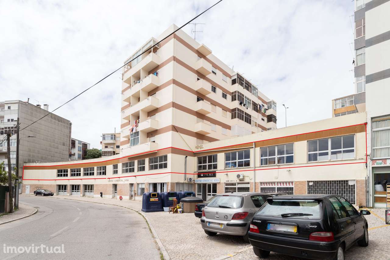 Loja no Seixal com cerca de 2 000m2 - Grande imagem: 2/11