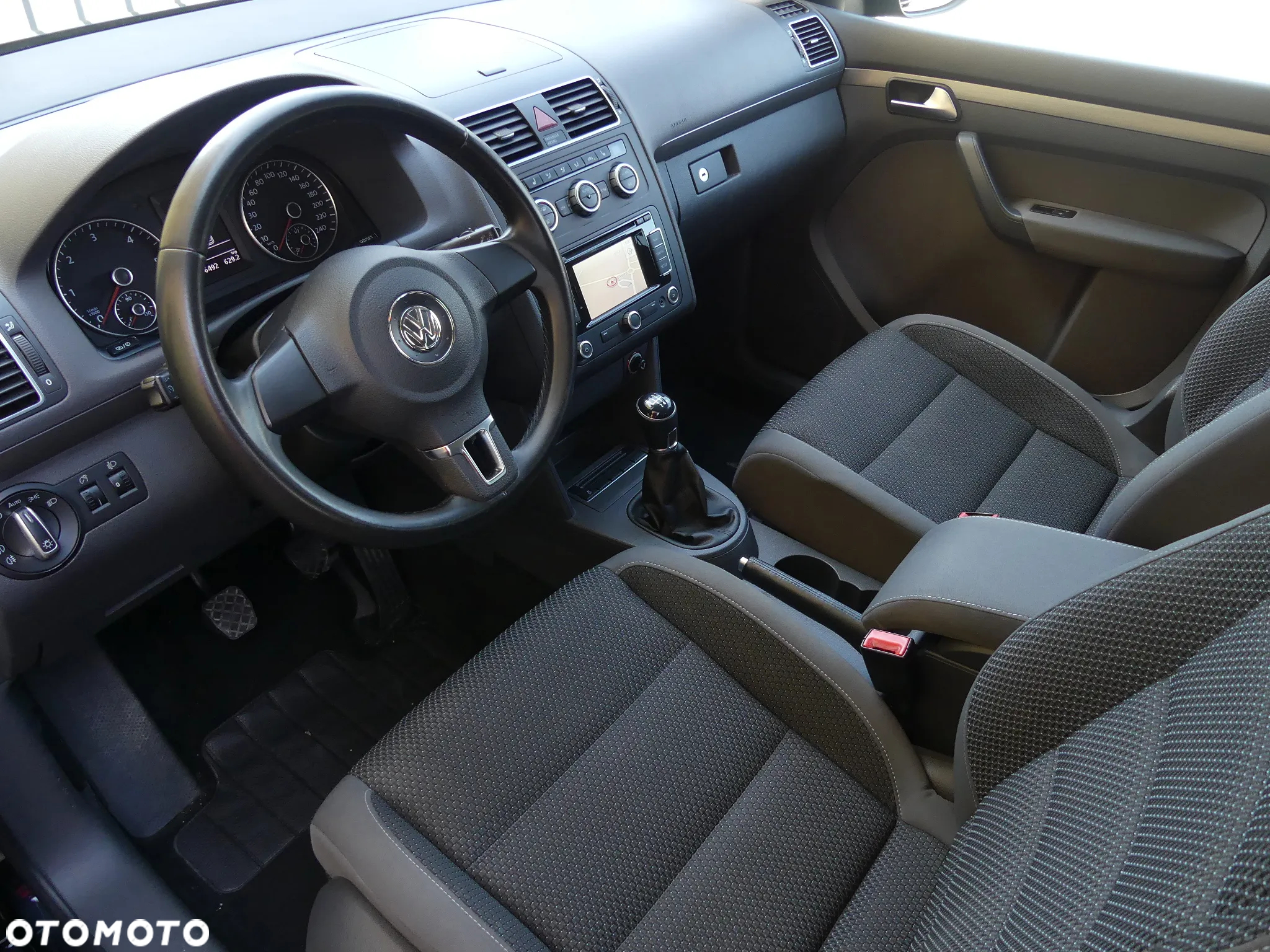Volkswagen Touran 1.6 TDI DPF BlueMot Comfortline - 2