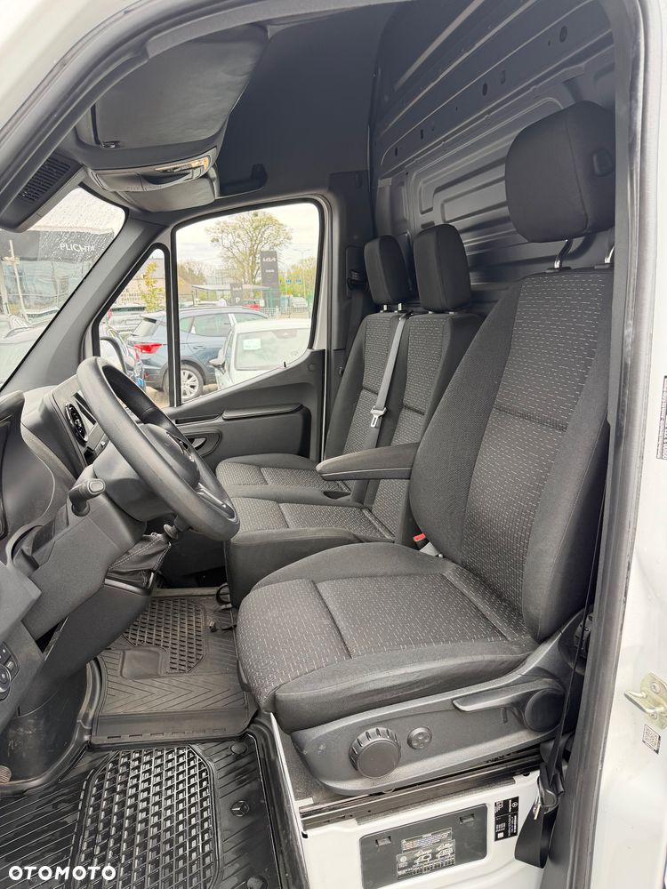 Mercedes-Benz Sprinter L4H2 - 32