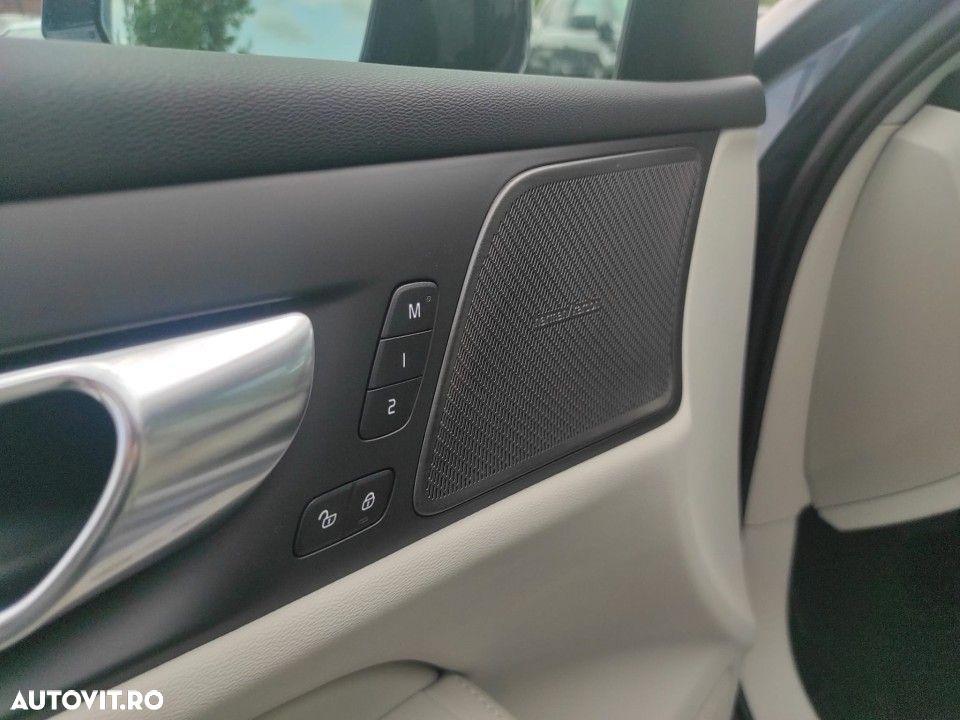 Volvo V60 B4 MHEV AT Plus Dark - 21