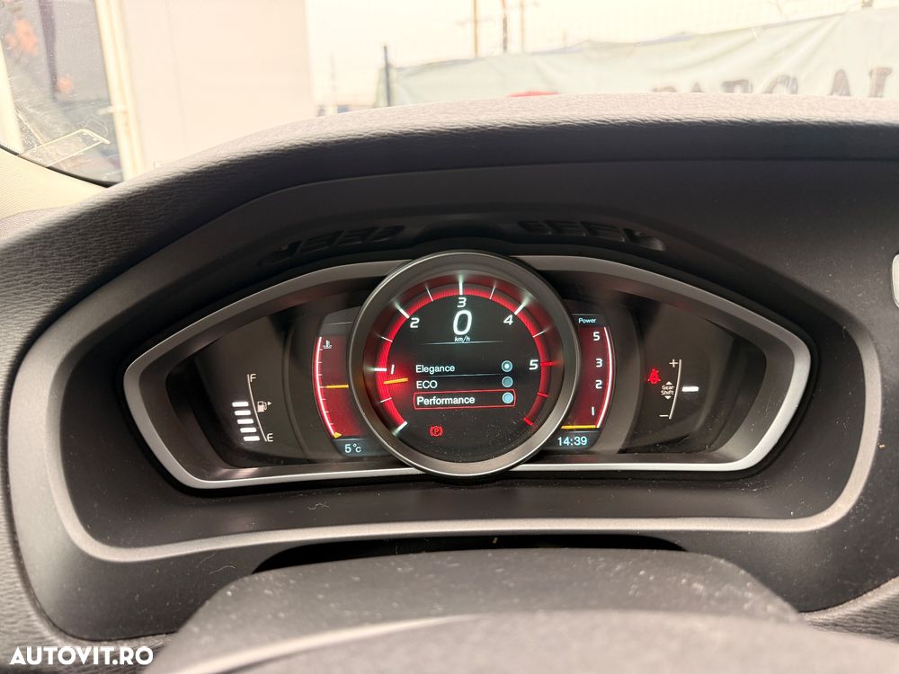 Volvo V40 Cross Country D3 Momentum - 15