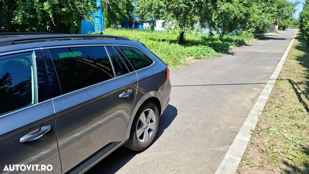 Skoda Superb 2.0 TDI DSG Ambition - 2