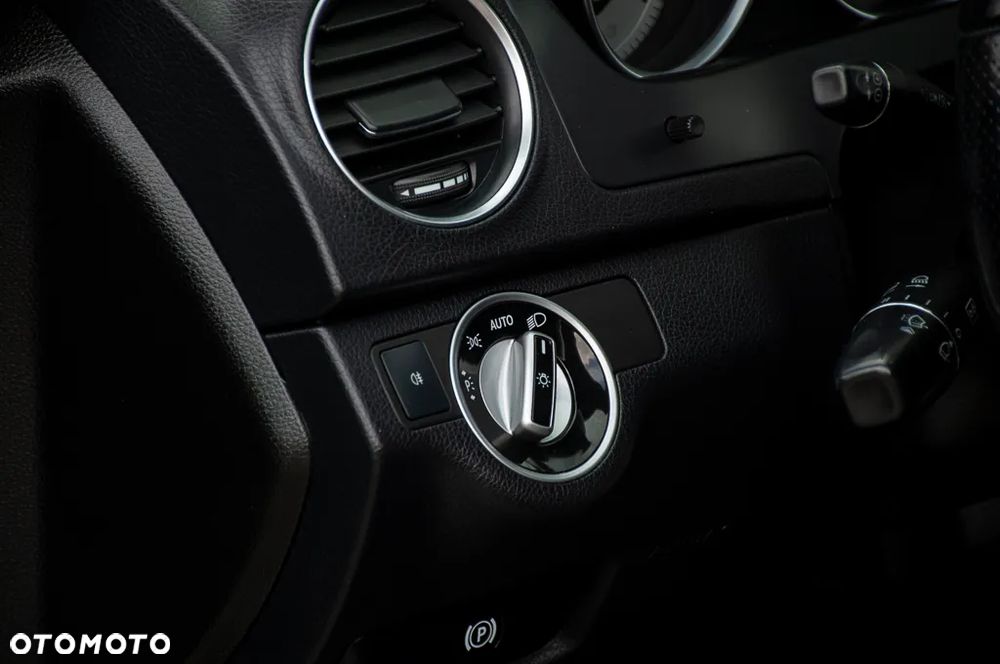 Mercedes-Benz Klasa C 180 BlueEFFICIENCY - 38