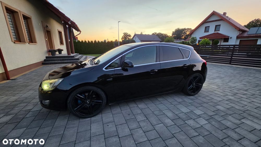 Opel Astra 1.6 Turbo - 2