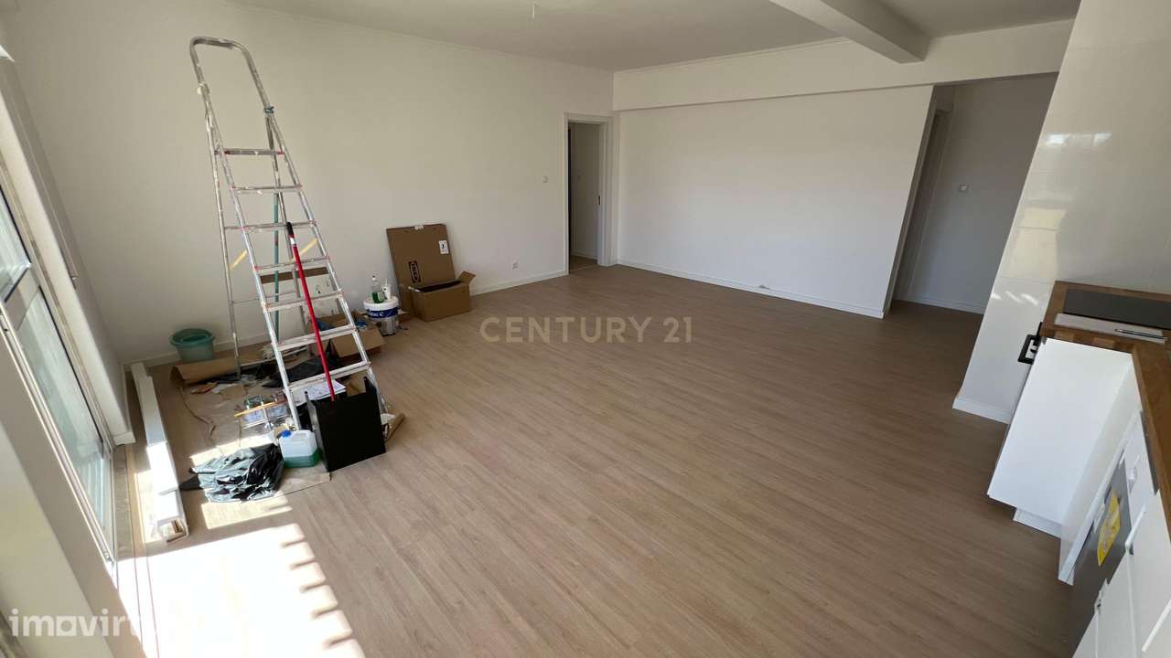 Apartamento T3 para venda, remodelado com vista desafogada no Casal de - Grande imagem: 4/22
