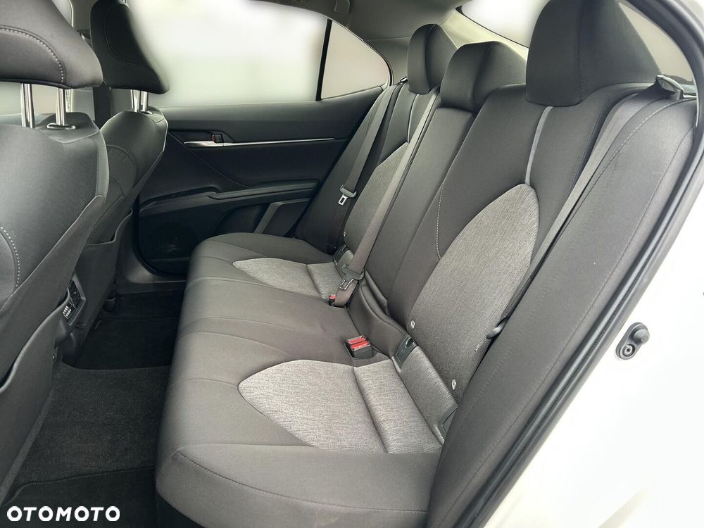 Toyota Camry 2.5 Hybrid Comfort CVT - 25