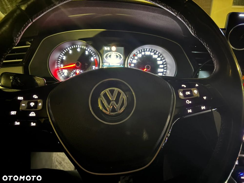 Volkswagen Passat 1.8 TSI BMT Comfortline - 25