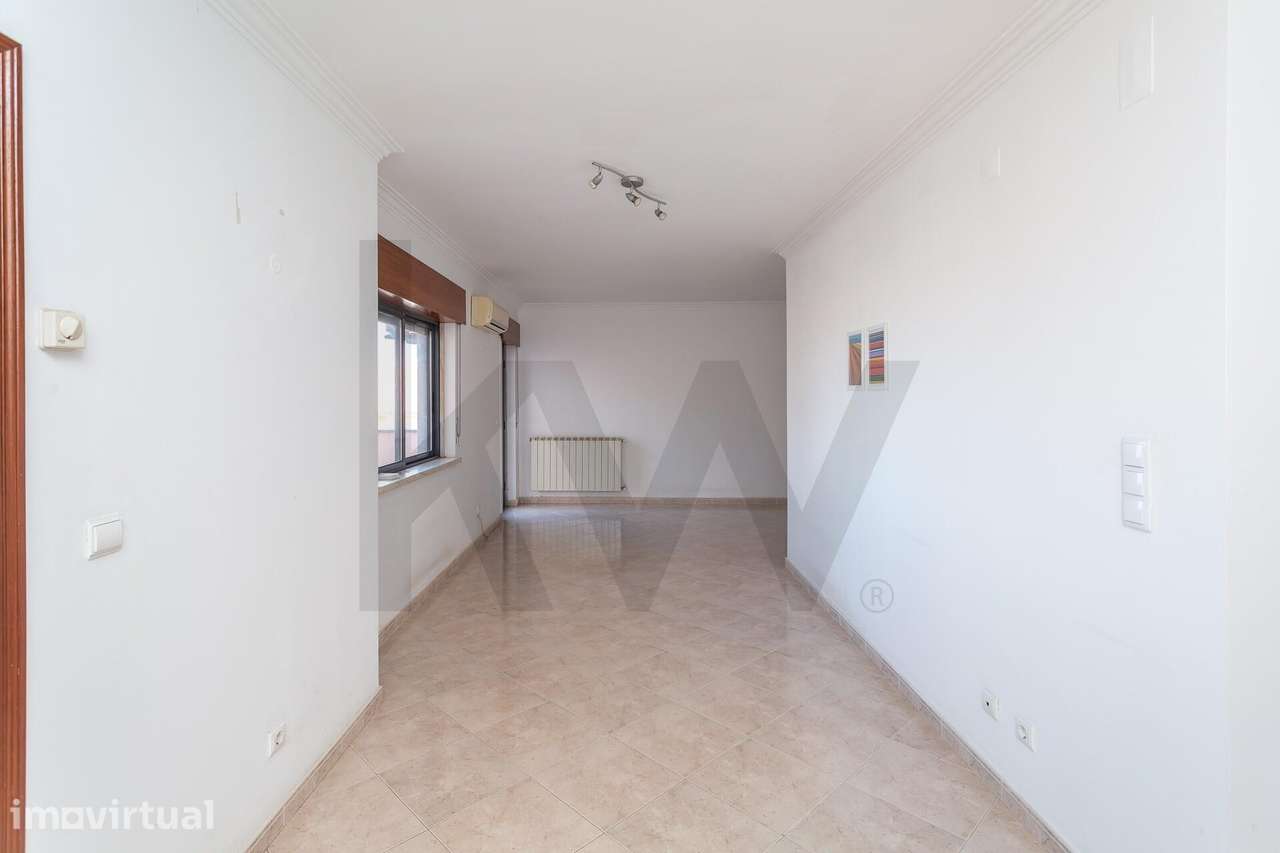 Apartamento T1 com terraço e garagem para arrendar - Grande imagem: 4/35