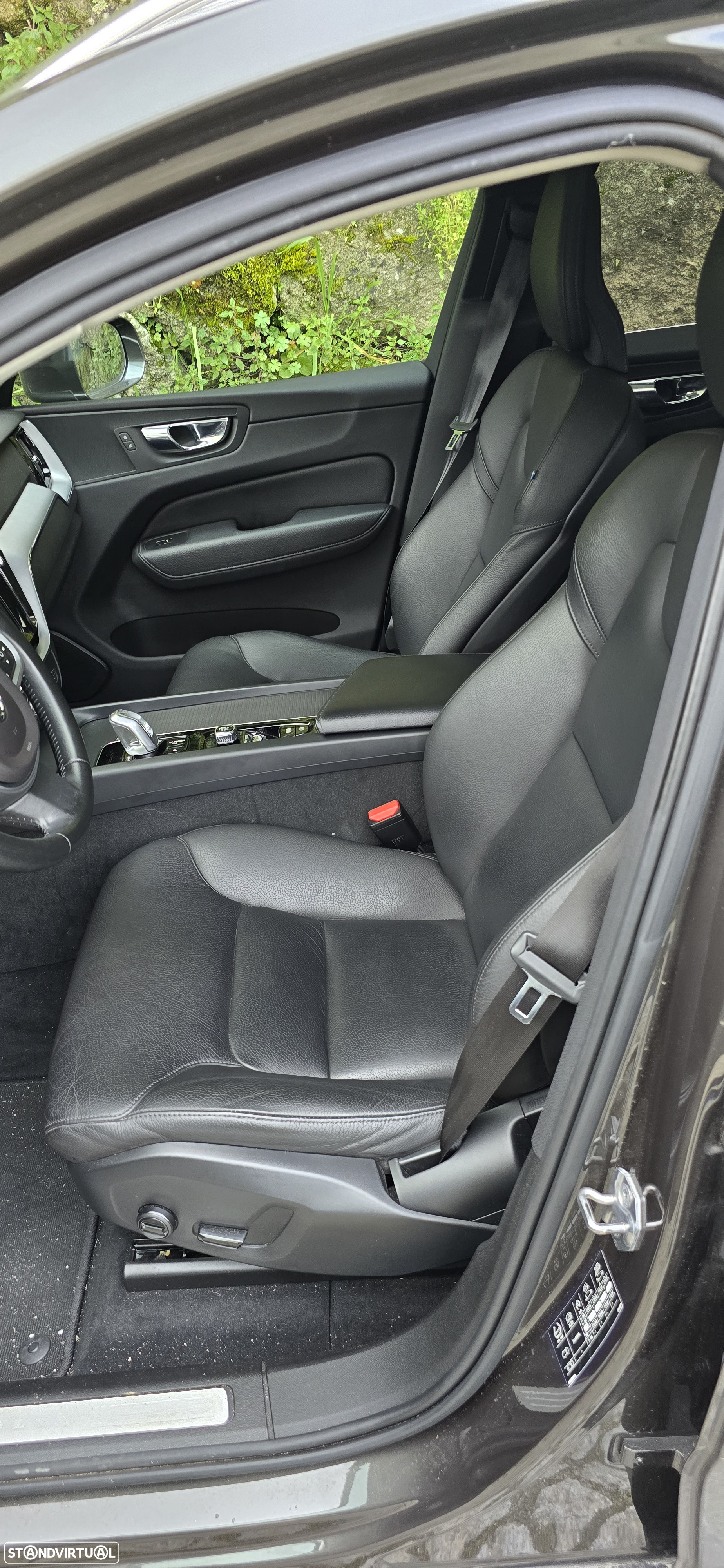Volvo XC 60 2.0 T8 PHEV Momentum Plus AWD - 10