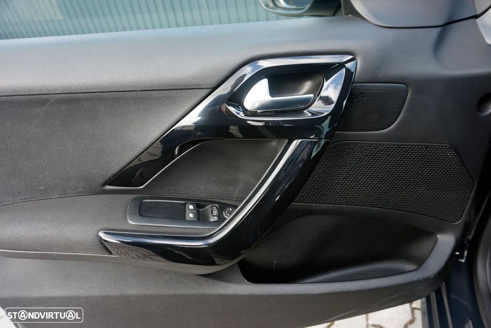 Peugeot 208 1.2 PureTech Style - 9