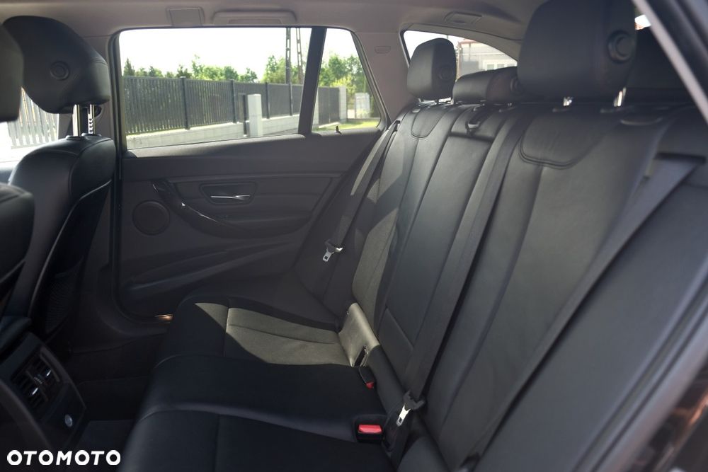 BMW Seria 3 318d Luxury Line - 14