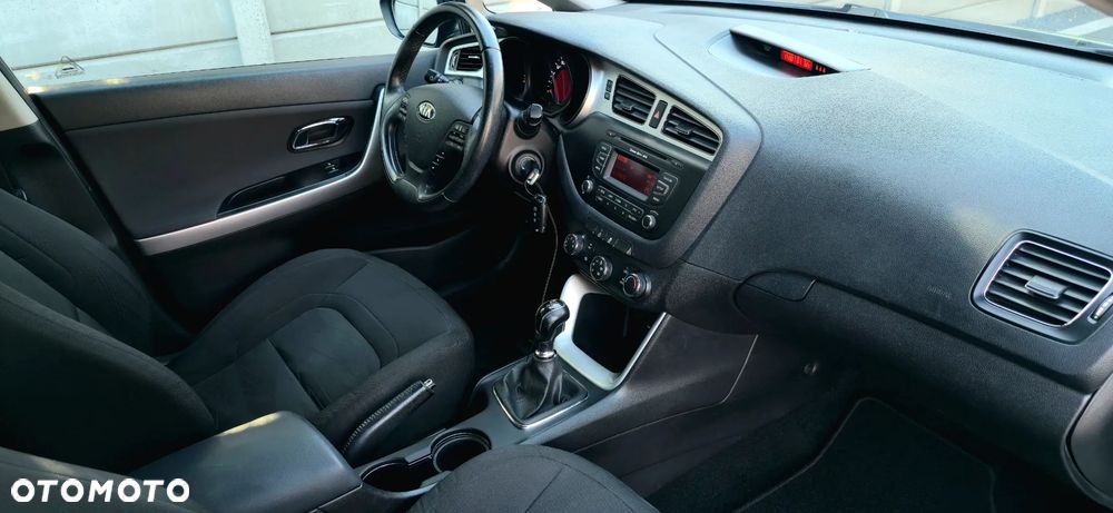 Kia Ceed 1.6 GDI Dream Team Edition - 8