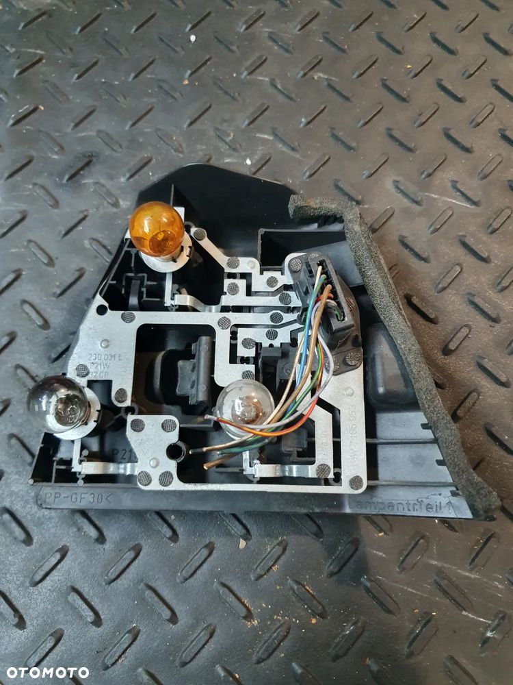 BMW Seria 3 E46 Uchwyt żarówki lampy panelu bocznego Tył LEWY 7165953 - 1