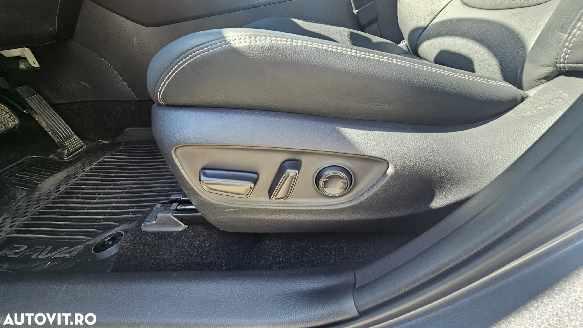 Toyota RAV4 2.5 Hybrid VVT-iE 4x4 Luxury - 16
