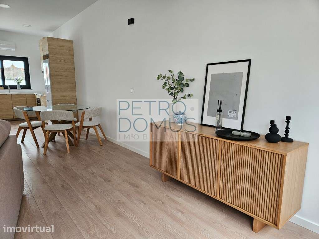 MORADIA NOVA COM TERRAÇO EM MELO - Grande imagem: 4/27