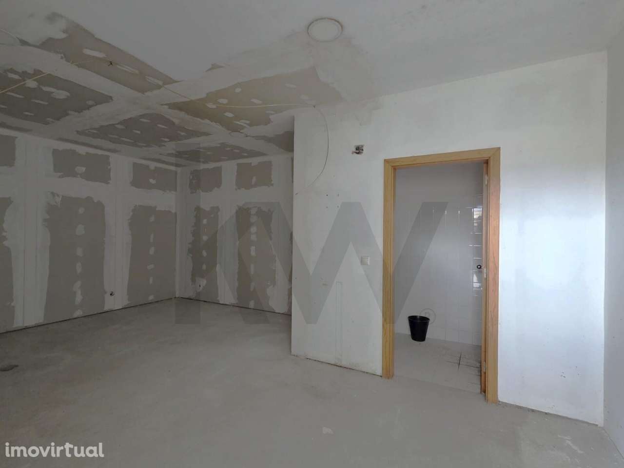 Loja com Garagem na Alta de Lisboa – Excelente Oportunidade de Investi - Grande imagem: 3/17