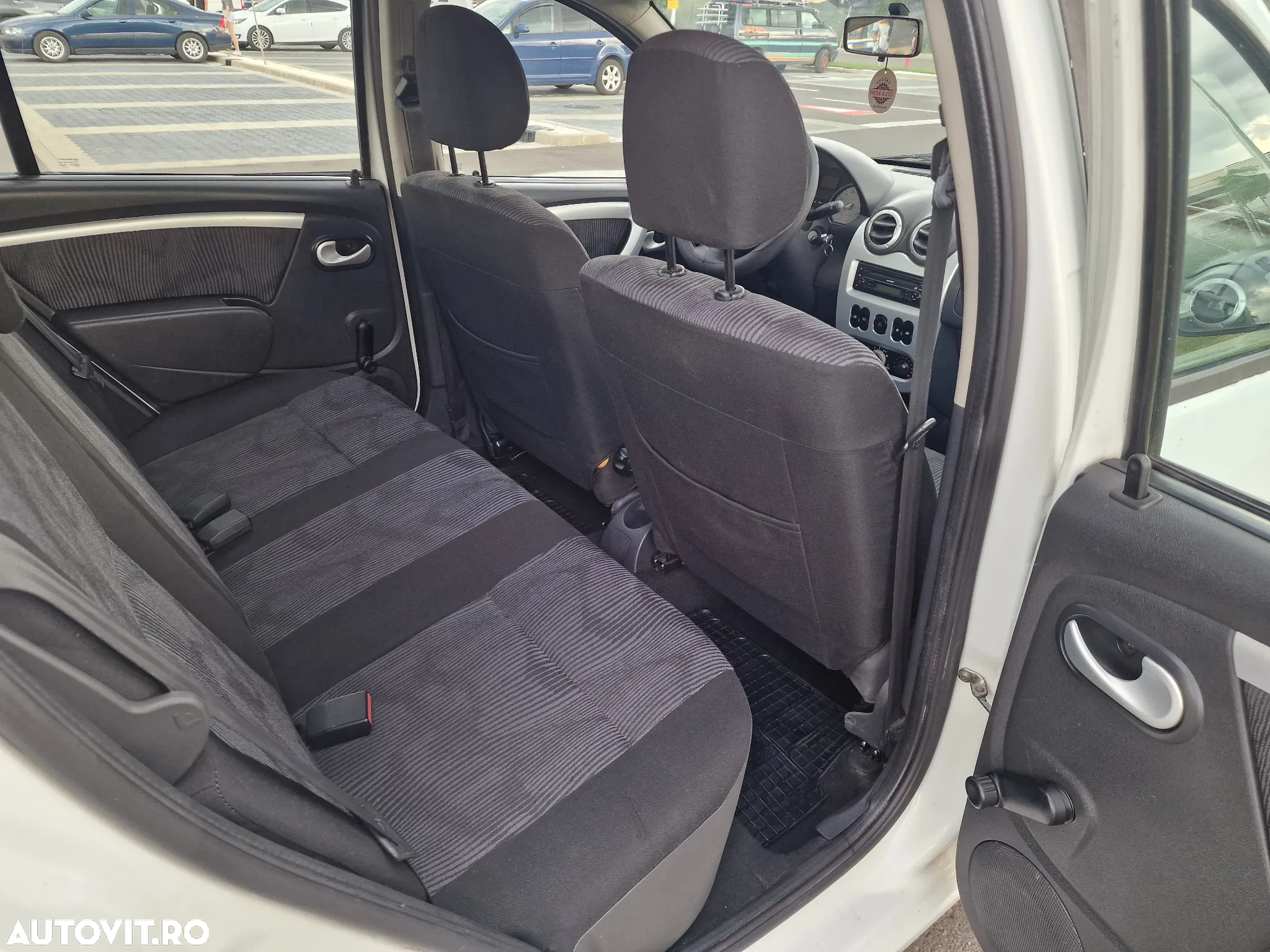 Dacia Sandero 1.4 MPI Laureate - 8