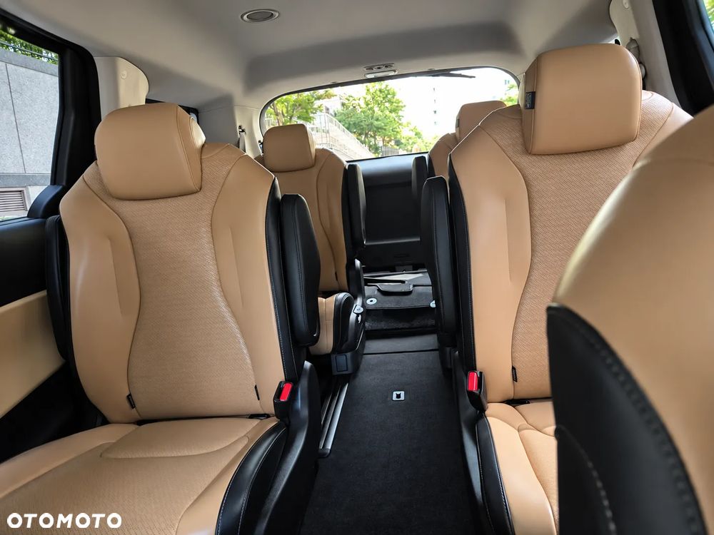 Kia Carnival - 17