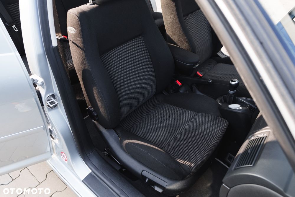Volkswagen Golf - 36