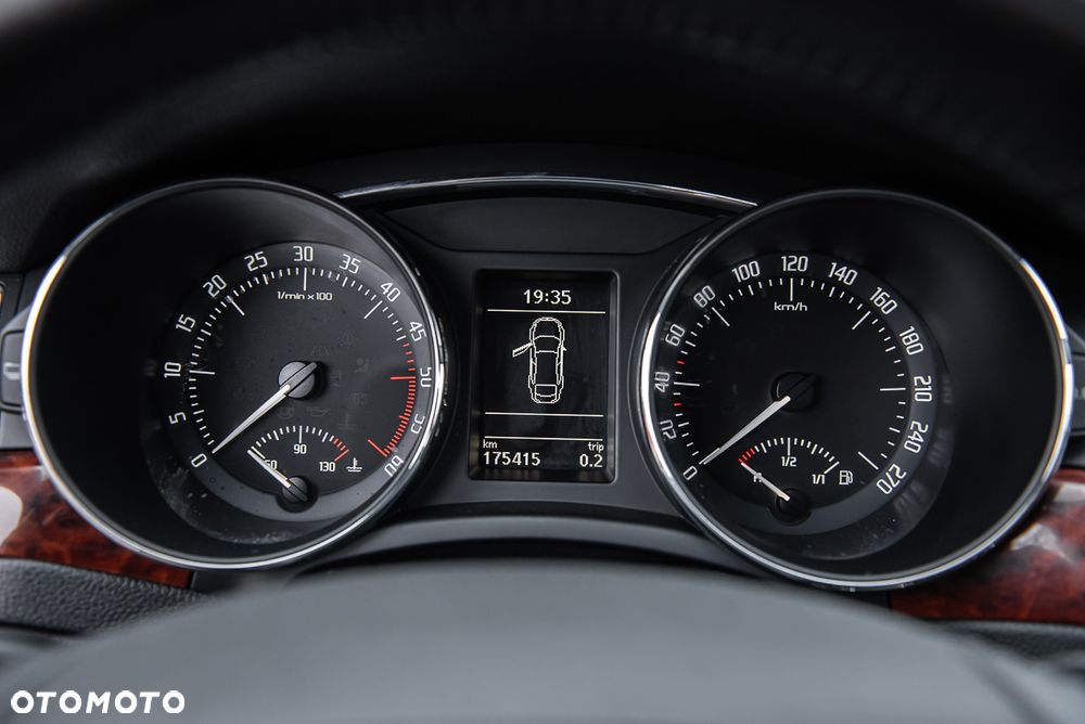 Skoda Superb 2.0 TDI DSG Elegance - 22