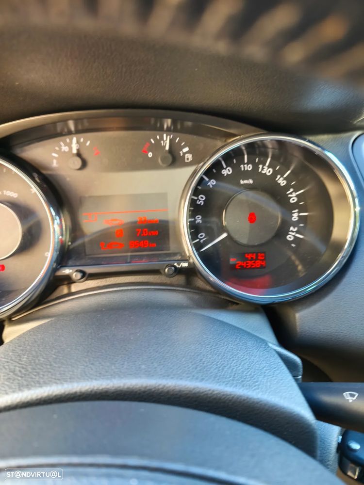 Peugeot 5008 1.6 HDi 7L Allure J17 - 6