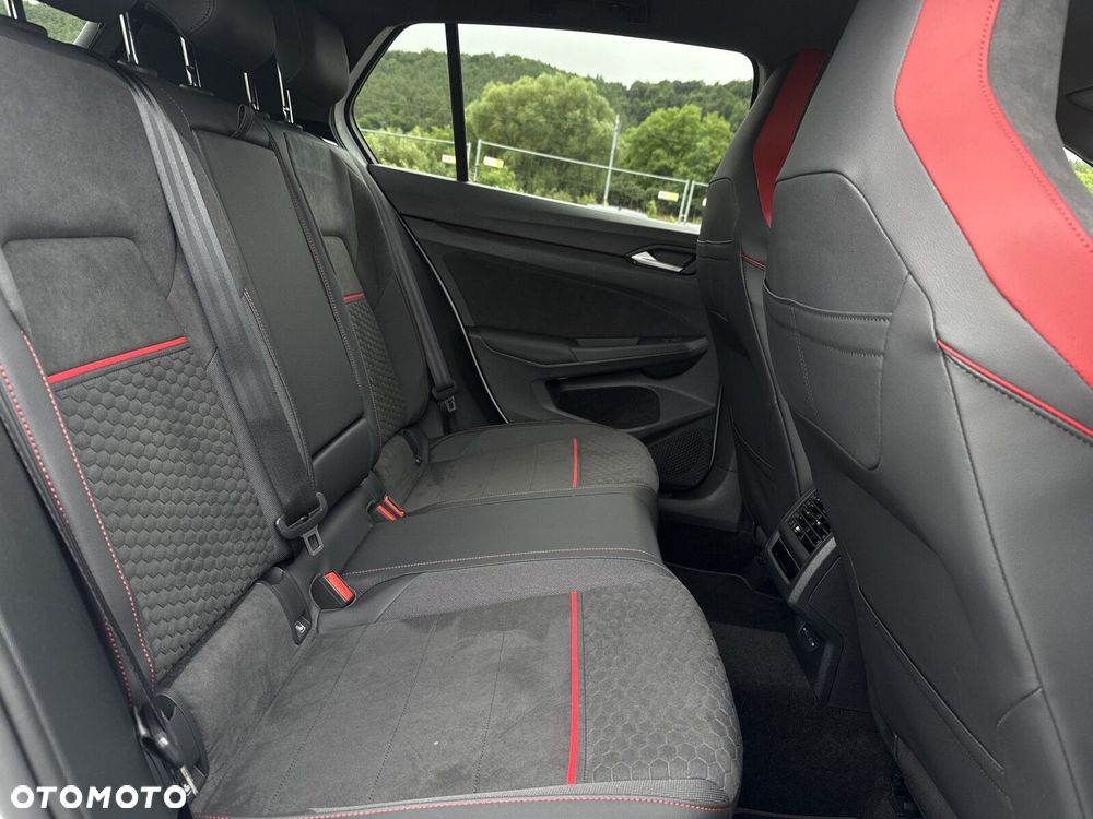 Volkswagen Golf - 34