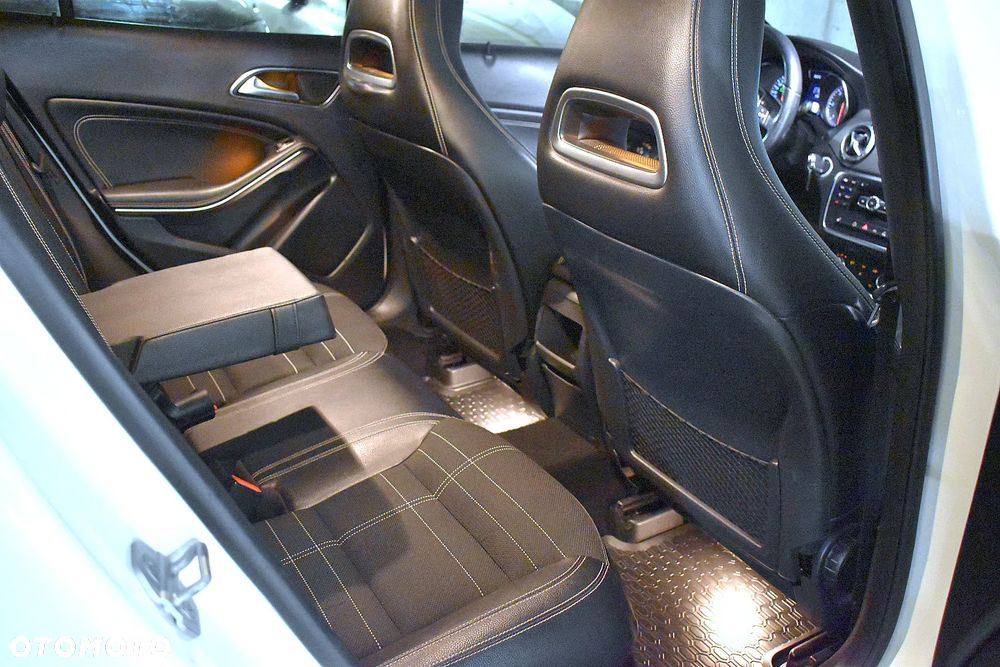 Mercedes-Benz GLA 200 d 7G-DCT Style - 17