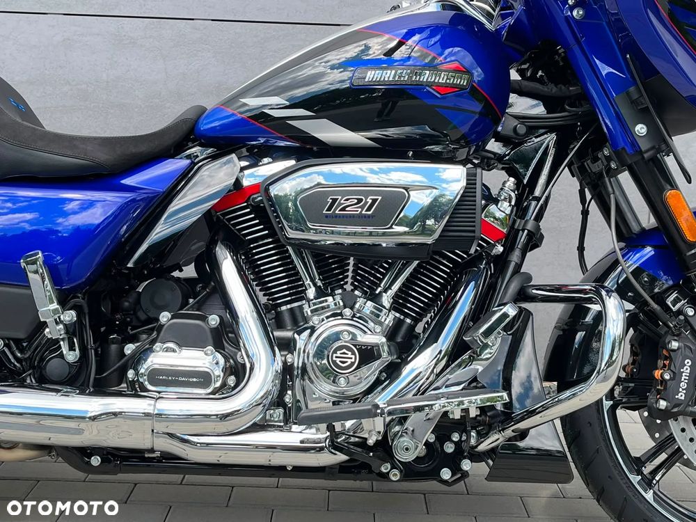 Harley-Davidson CVO Street Glide - 13