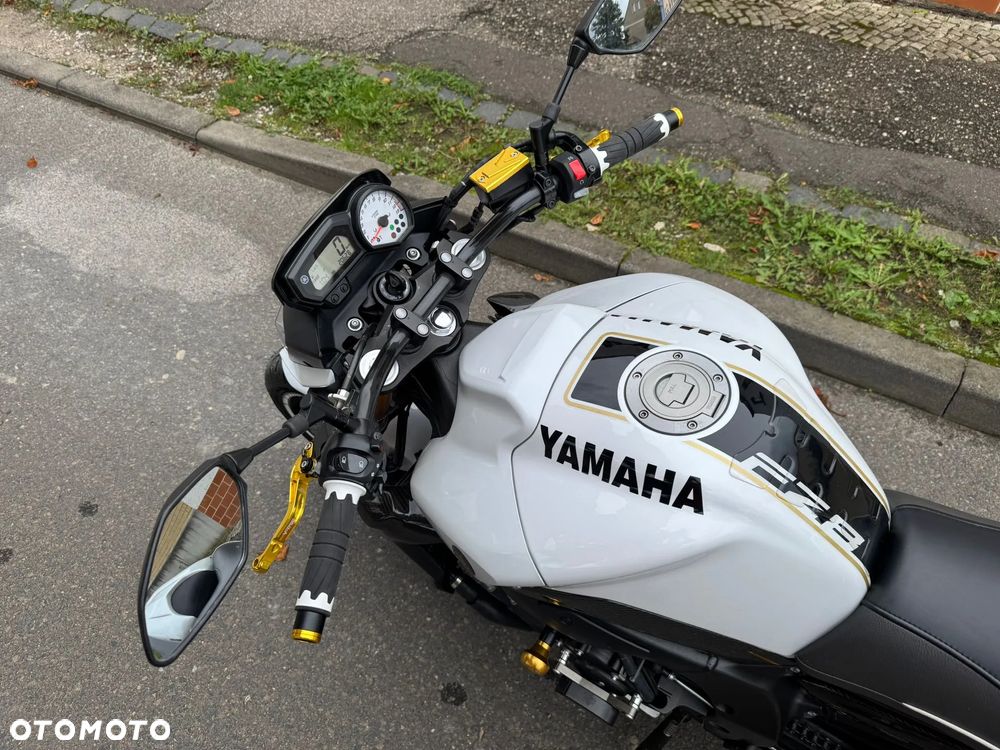 Yamaha FZ8 - 4