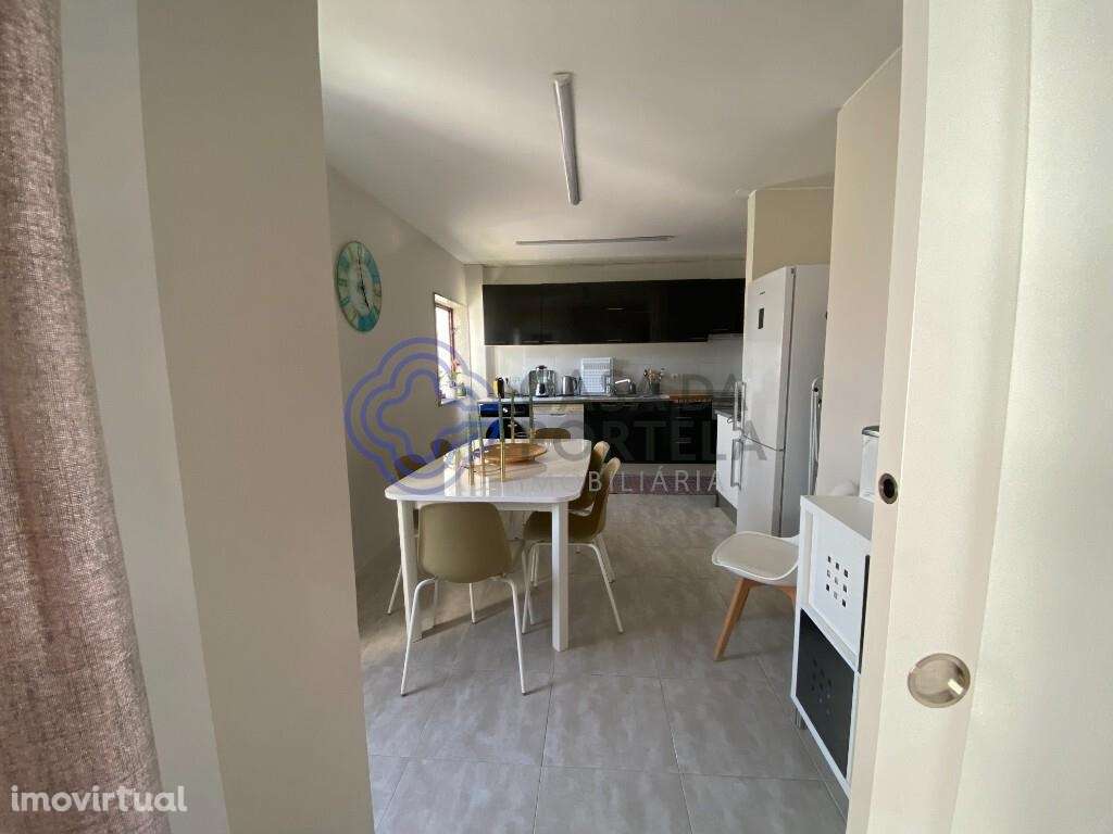 Apartamento T4 para Arrendar totalmente remodelado Sra. Da Hora com 12 - Grande imagem: 2/46