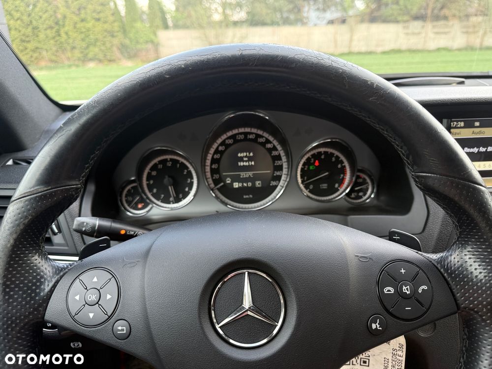 Mercedes-Benz Klasa E 300 BlueEFFICIENCY 7G-TRONIC Avantgarde - 24