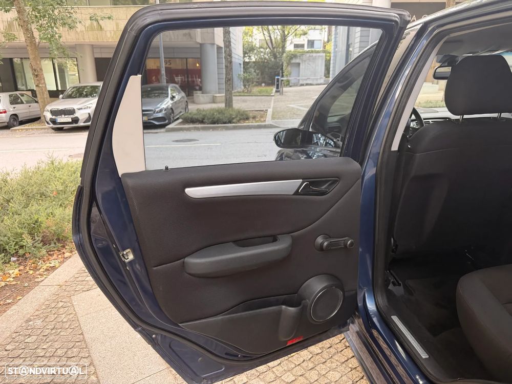 Mercedes-Benz B 180 CDi Autotronic - 12