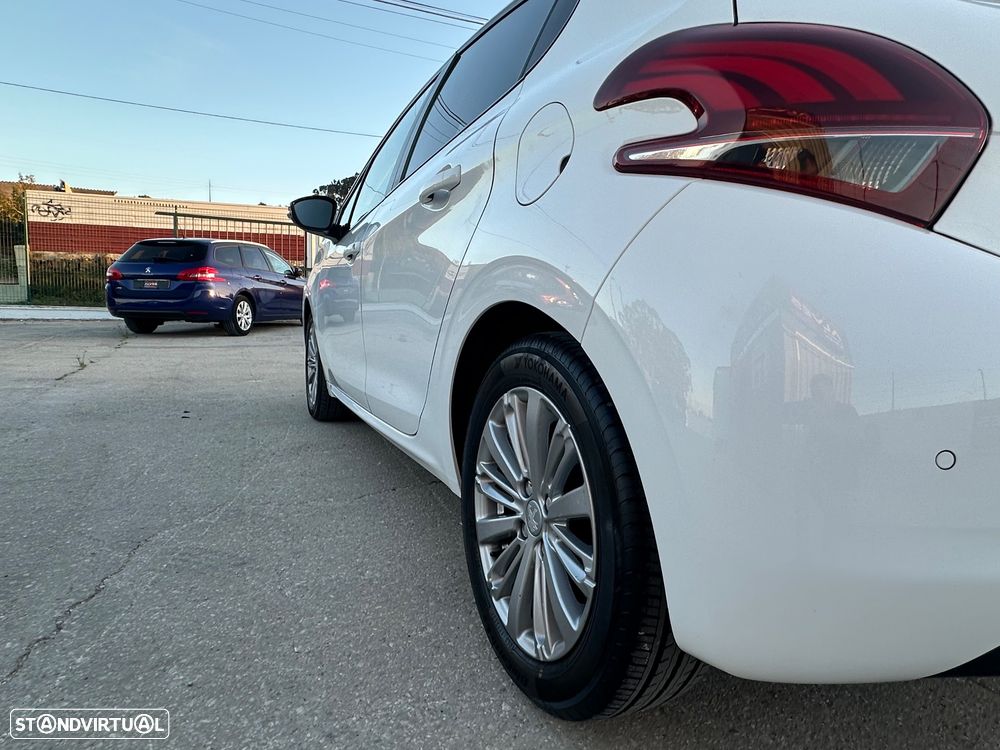 Peugeot 208 1.6 BlueHDi Style - 25