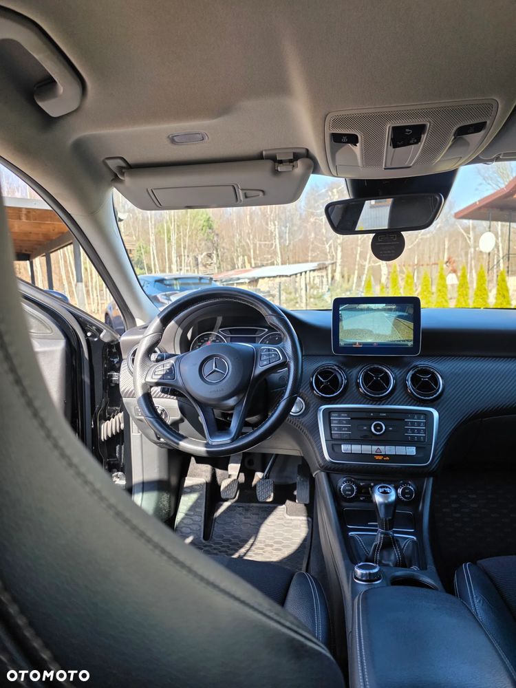 Mercedes-Benz GLA 200 d - 16