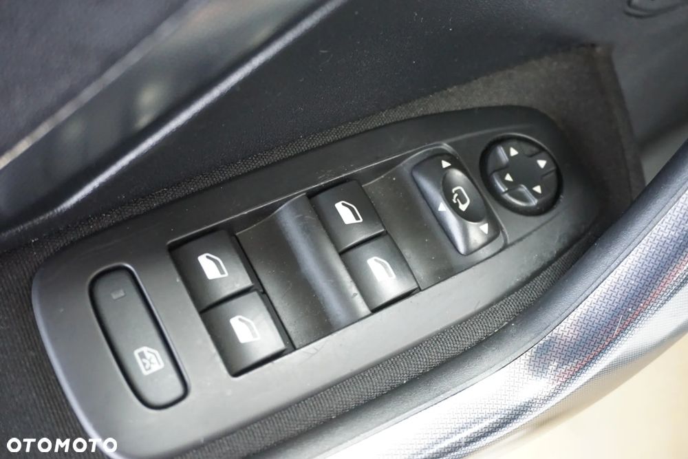 Peugeot 2008 BlueHDi 100 STOP & START Style - 30
