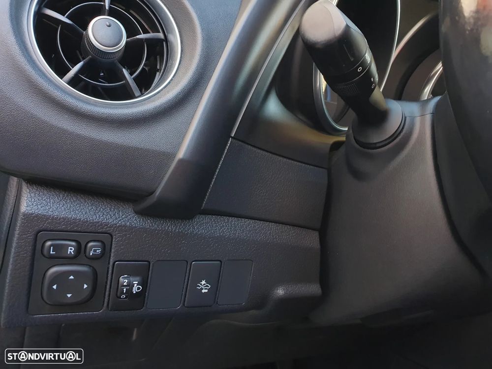 Toyota Auris 1.8 HSD Comfort - 12