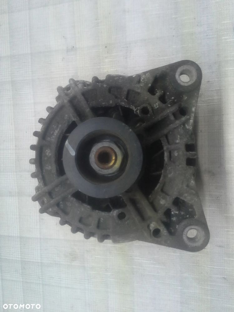 Renault Scenic III 1.9 DCi alternator Bosch 0124525151 8200660041B 150 Amper - 7