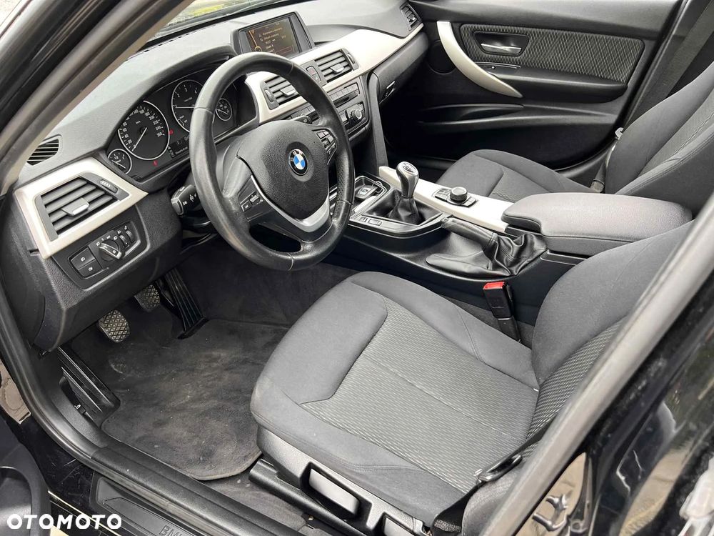 BMW Seria 3 318d Luxury Line - 15