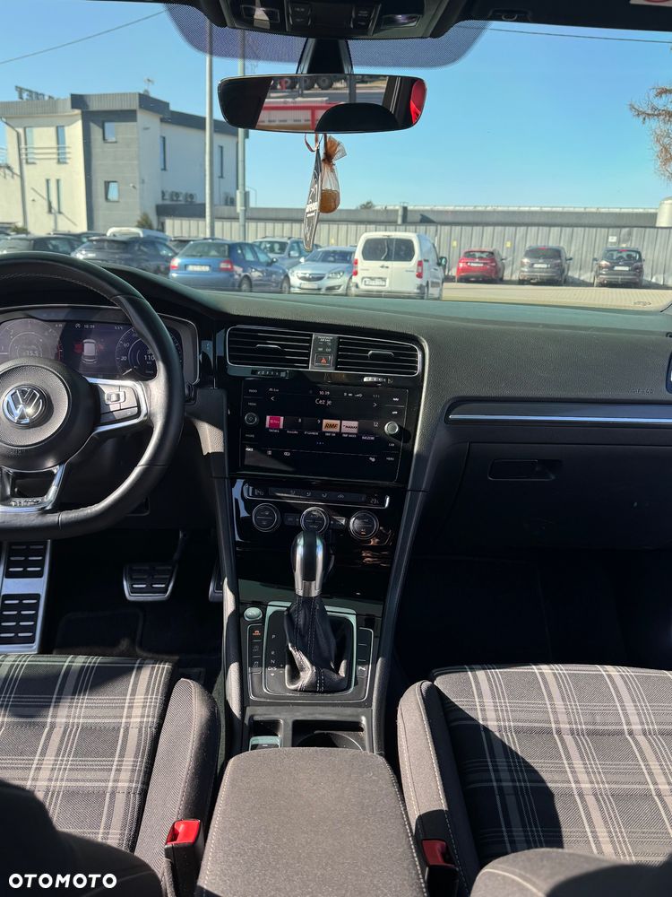 Volkswagen Golf - 17
