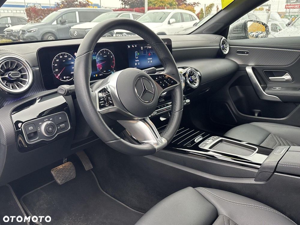 Mercedes-Benz CLA 180 Progressive 7G-DCT - 14