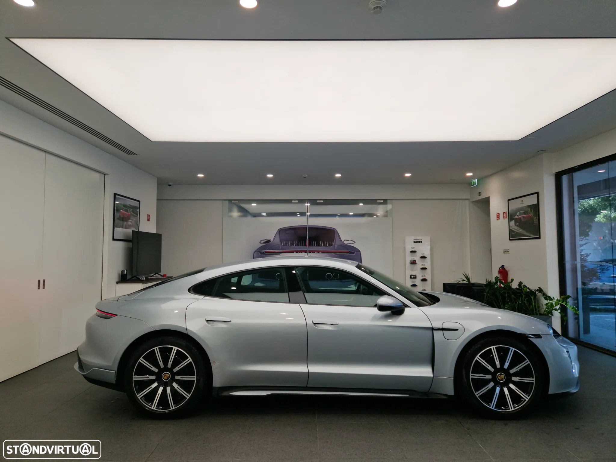 Porsche Taycan Standard - 8