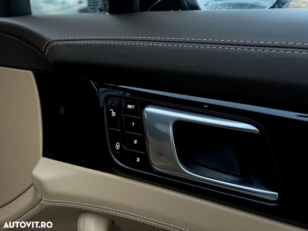 Porsche Panamera - 15